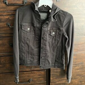 EUC Levi’s cropped black denim hooded jacket S